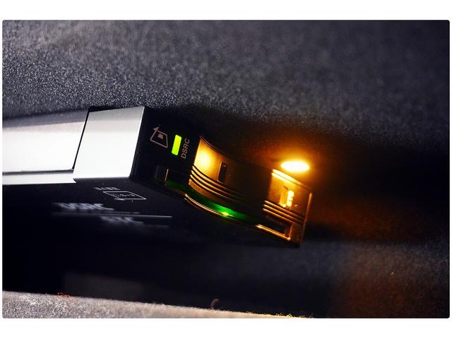クアトロポルテ Ｓ　２２ＡＷ／赤革／サンルーフ／後席モニター／ハーマンカードンサウンド／３６０°カメラ／ＡｐｐｌｅＣａｒＰｌａｙ／シートヒーター／メモリー付きパワーシート／ＥＴＣ／レッドキャリパー（44枚目）