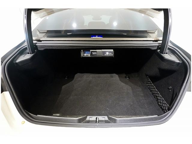 クアトロポルテ Ｓ　２２ＡＷ／赤革／サンルーフ／後席モニター／ハーマンカードンサウンド／３６０°カメラ／ＡｐｐｌｅＣａｒＰｌａｙ／シートヒーター／メモリー付きパワーシート／ＥＴＣ／レッドキャリパー（49枚目）