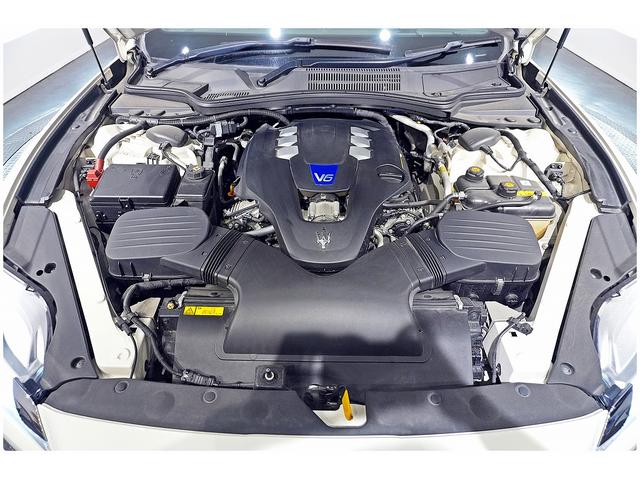 クアトロポルテ Ｓ　２２ＡＷ／赤革／サンルーフ／後席モニター／ハーマンカードンサウンド／３６０°カメラ／ＡｐｐｌｅＣａｒＰｌａｙ／シートヒーター／メモリー付きパワーシート／ＥＴＣ／レッドキャリパー（60枚目）
