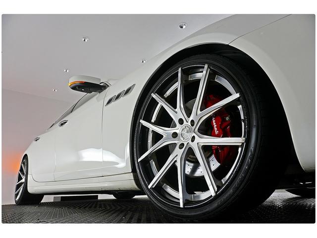 クアトロポルテ Ｓ　２２ＡＷ／赤革／サンルーフ／後席モニター／ハーマンカードンサウンド／３６０°カメラ／ＡｐｐｌｅＣａｒＰｌａｙ／シートヒーター／メモリー付きパワーシート／ＥＴＣ／レッドキャリパー（64枚目）