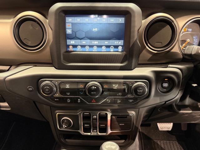 ジープ・ラングラーアンリミテッド フリーダムエディション　２００台限定特別仕様車／ＡＣＣ／半革シート／シートヒーター／Ｂカメラ／ＥＴＣ／１７インチＡＷ／（36枚目）