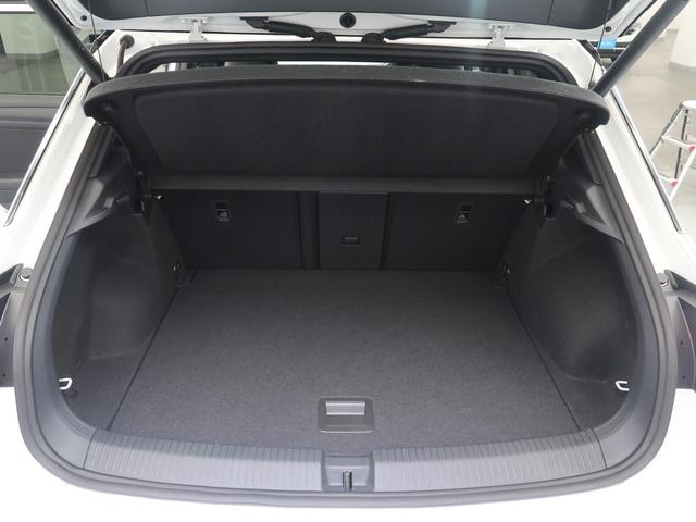 Ｔ－ロック ＴＤＩ　Ｒライン　シートヒーター　パワーテールゲート　純正ナビ　障害物センサー　衝突軽減ブレーキ　ＩＱヘッドライト　ＣａｒＰｌａｙ　ディーゼル　バックカメラ　レーンチェンジアシストシステム　オプションホイール（23枚目）