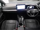 シンプルなデザインと一目でわかるスイッチの配置はPeoples Car=みんなの車という考えの現れです。各スイッチにはバックライトもついており、夜間でも安全に操作して頂けます。