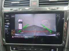 タッチスクリーンを採用。従来のナビゲーションシステムの域を超える、車両を総合的に管理するインフォテイメントシステムです。 4