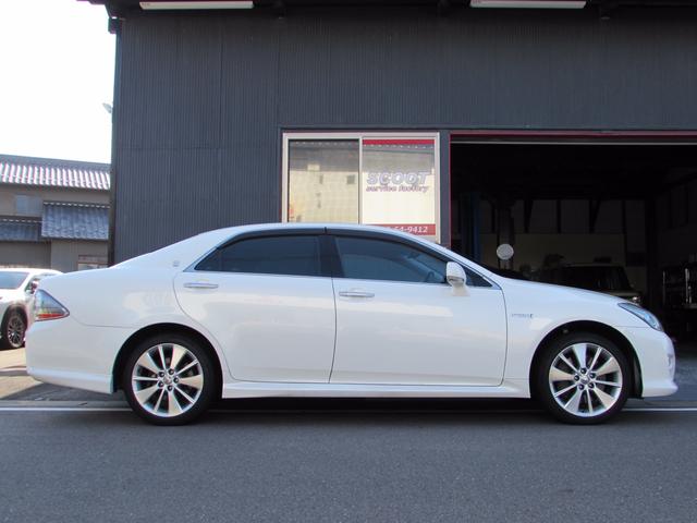 クラウンハイブリッド ベースグレード 車検令和9年7月まで スマートキー 純正18インチアルミ 純正HDDナビ テレビ ETC ドラレコ シートヒーター&クーラー クルーズコントロール 電動リヤカーテン イージークローザドア(5枚目)