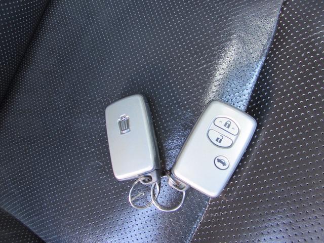 クラウンハイブリッド ベースグレード 車検令和9年7月まで スマートキー 純正18インチアルミ 純正HDDナビ テレビ ETC ドラレコ シートヒーター&クーラー クルーズコントロール 電動リヤカーテン イージークローザドア(40枚目)