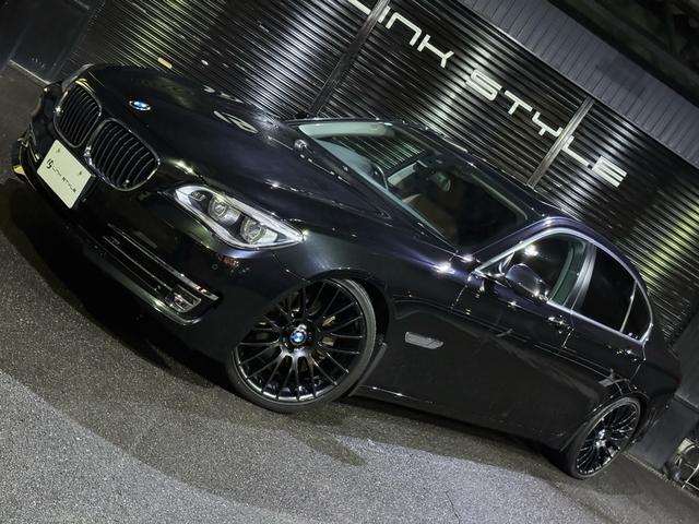 ７シリーズ ７４０ｉ　正規ディーラー車　右Ｈ　サンルーフ　茶革シート　メーカーナビ　フルセグＴＶ　ＥＴＣ　バックカメラ　パワートランク　社外２１インチホイール　ローダウン　社外リアスポイラー　オートクルーズ　ＬＥＤヘッド（4枚目）