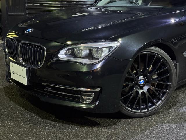 ７シリーズ ７４０ｉ　正規ディーラー車　右Ｈ　サンルーフ　茶革シート　メーカーナビ　フルセグＴＶ　ＥＴＣ　バックカメラ　パワートランク　社外２１インチホイール　ローダウン　社外リアスポイラー　オートクルーズ　ＬＥＤヘッド（5枚目）