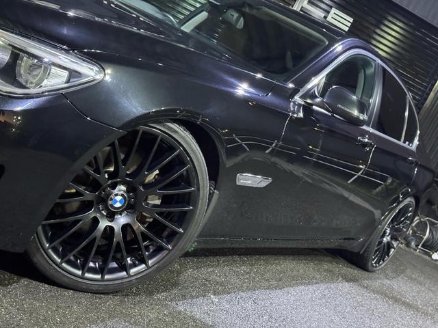 ７シリーズ ７４０ｉ　正規ディーラー車　右Ｈ　サンルーフ　茶革シート　メーカーナビ　フルセグＴＶ　ＥＴＣ　バックカメラ　パワートランク　社外２１インチホイール　ローダウン　社外リアスポイラー　オートクルーズ　ＬＥＤヘッド（6枚目）