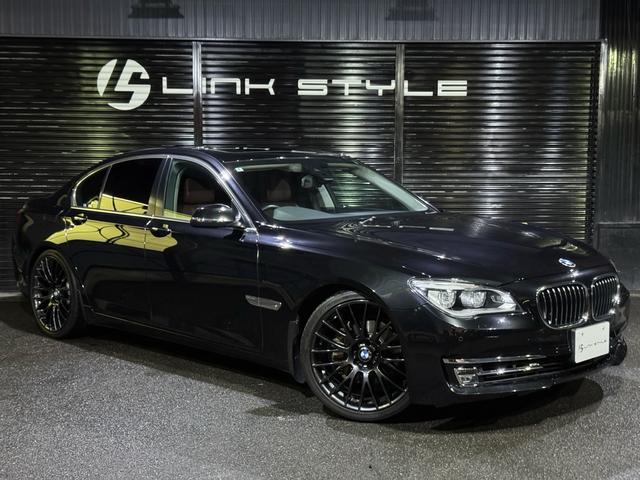７シリーズ ７４０ｉ　正規ディーラー車　右Ｈ　サンルーフ　茶革シート　メーカーナビ　フルセグＴＶ　ＥＴＣ　バックカメラ　パワートランク　社外２１インチホイール　ローダウン　社外リアスポイラー　オートクルーズ　ＬＥＤヘッド（7枚目）