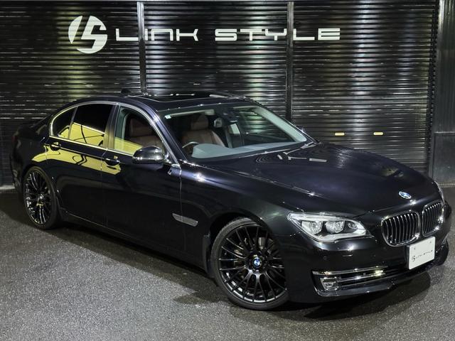 ７シリーズ ７４０ｉ　正規ディーラー車　右Ｈ　サンルーフ　茶革シート　メーカーナビ　フルセグＴＶ　ＥＴＣ　バックカメラ　パワートランク　社外２１インチホイール　ローダウン　社外リアスポイラー　オートクルーズ　ＬＥＤヘッド（9枚目）