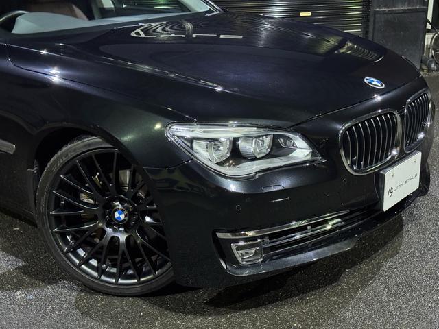 ７シリーズ ７４０ｉ　正規ディーラー車　右Ｈ　サンルーフ　茶革シート　メーカーナビ　フルセグＴＶ　ＥＴＣ　バックカメラ　パワートランク　社外２１インチホイール　ローダウン　社外リアスポイラー　オートクルーズ　ＬＥＤヘッド（11枚目）