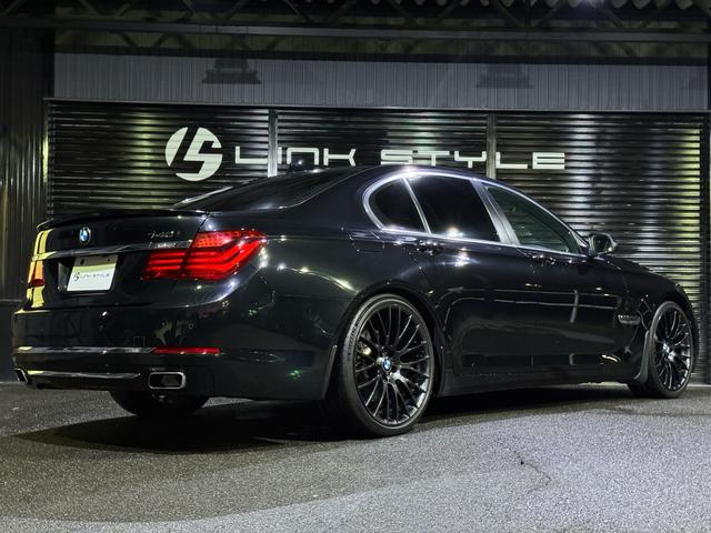 ７シリーズ ７４０ｉ　正規ディーラー車　右Ｈ　サンルーフ　茶革シート　メーカーナビ　フルセグＴＶ　ＥＴＣ　バックカメラ　パワートランク　社外２１インチホイール　ローダウン　社外リアスポイラー　オートクルーズ　ＬＥＤヘッド（14枚目）