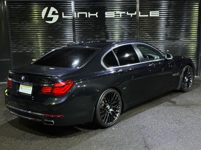 ７シリーズ ７４０ｉ　正規ディーラー車　右Ｈ　サンルーフ　茶革シート　メーカーナビ　フルセグＴＶ　ＥＴＣ　バックカメラ　パワートランク　社外２１インチホイール　ローダウン　社外リアスポイラー　オートクルーズ　ＬＥＤヘッド（15枚目）