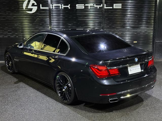 ７シリーズ ７４０ｉ　正規ディーラー車　右Ｈ　サンルーフ　茶革シート　メーカーナビ　フルセグＴＶ　ＥＴＣ　バックカメラ　パワートランク　社外２１インチホイール　ローダウン　社外リアスポイラー　オートクルーズ　ＬＥＤヘッド（20枚目）