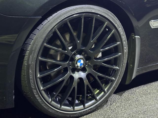 ７シリーズ ７４０ｉ　正規ディーラー車　右Ｈ　サンルーフ　茶革シート　メーカーナビ　フルセグＴＶ　ＥＴＣ　バックカメラ　パワートランク　社外２１インチホイール　ローダウン　社外リアスポイラー　オートクルーズ　ＬＥＤヘッド（22枚目）