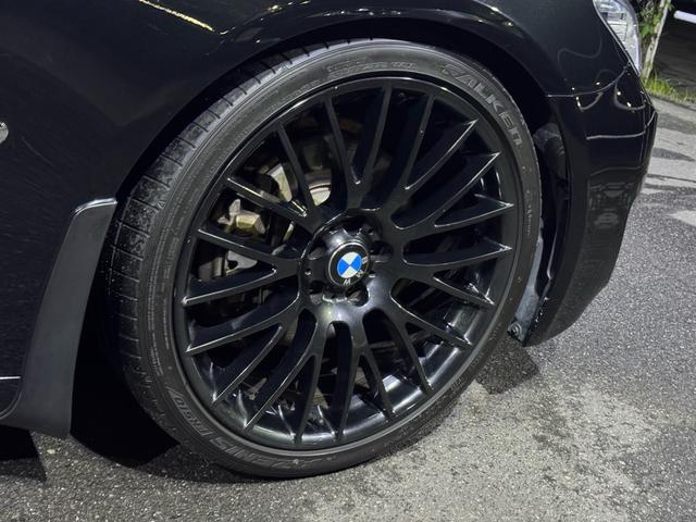 ７シリーズ ７４０ｉ　正規ディーラー車　右Ｈ　サンルーフ　茶革シート　メーカーナビ　フルセグＴＶ　ＥＴＣ　バックカメラ　パワートランク　社外２１インチホイール　ローダウン　社外リアスポイラー　オートクルーズ　ＬＥＤヘッド（26枚目）
