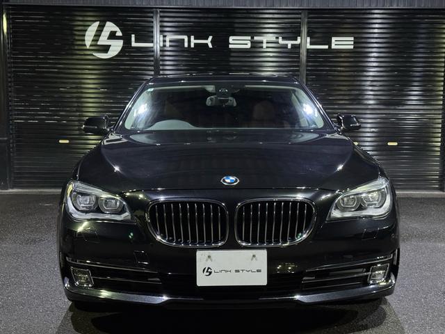 ７シリーズ ７４０ｉ　正規ディーラー車　右Ｈ　サンルーフ　茶革シート　メーカーナビ　フルセグＴＶ　ＥＴＣ　バックカメラ　パワートランク　社外２１インチホイール　ローダウン　社外リアスポイラー　オートクルーズ　ＬＥＤヘッド（27枚目）
