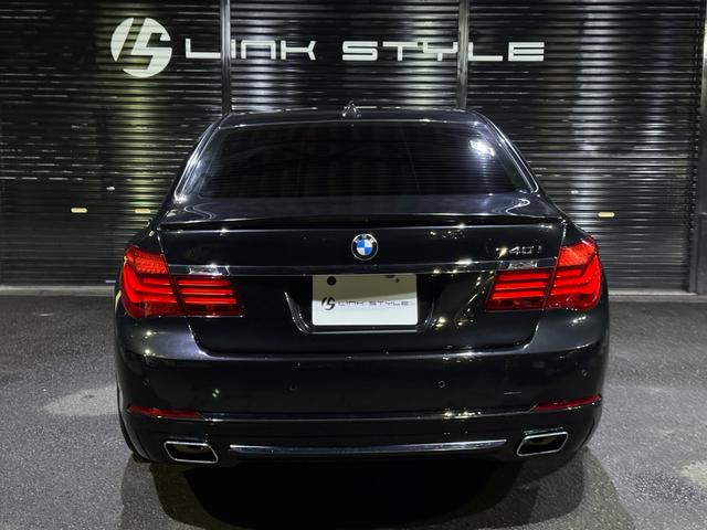 ７シリーズ ７４０ｉ　正規ディーラー車　右Ｈ　サンルーフ　茶革シート　メーカーナビ　フルセグＴＶ　ＥＴＣ　バックカメラ　パワートランク　社外２１インチホイール　ローダウン　社外リアスポイラー　オートクルーズ　ＬＥＤヘッド（30枚目）