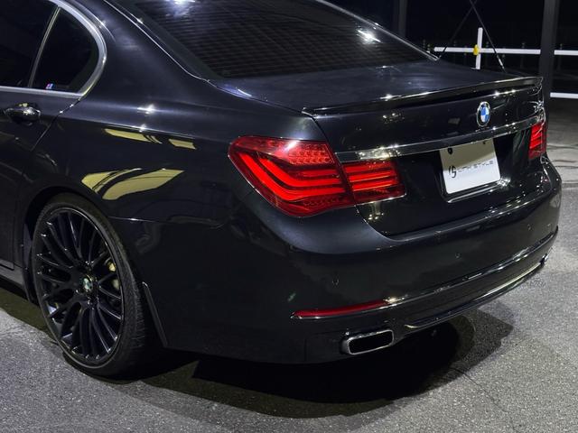 ７シリーズ ７４０ｉ　正規ディーラー車　右Ｈ　サンルーフ　茶革シート　メーカーナビ　フルセグＴＶ　ＥＴＣ　バックカメラ　パワートランク　社外２１インチホイール　ローダウン　社外リアスポイラー　オートクルーズ　ＬＥＤヘッド（31枚目）
