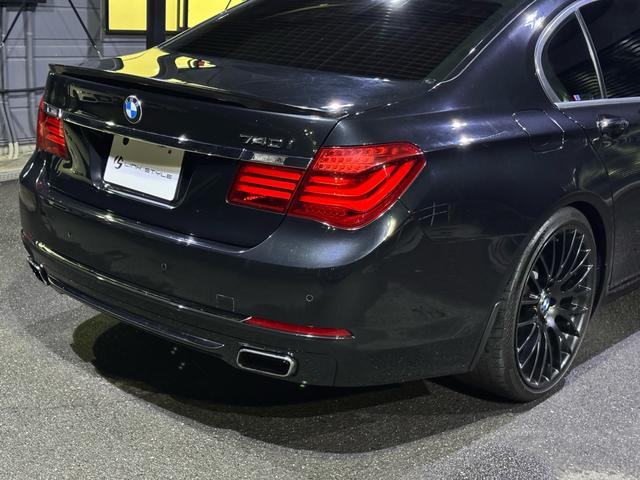 ７シリーズ ７４０ｉ　正規ディーラー車　右Ｈ　サンルーフ　茶革シート　メーカーナビ　フルセグＴＶ　ＥＴＣ　バックカメラ　パワートランク　社外２１インチホイール　ローダウン　社外リアスポイラー　オートクルーズ　ＬＥＤヘッド（32枚目）