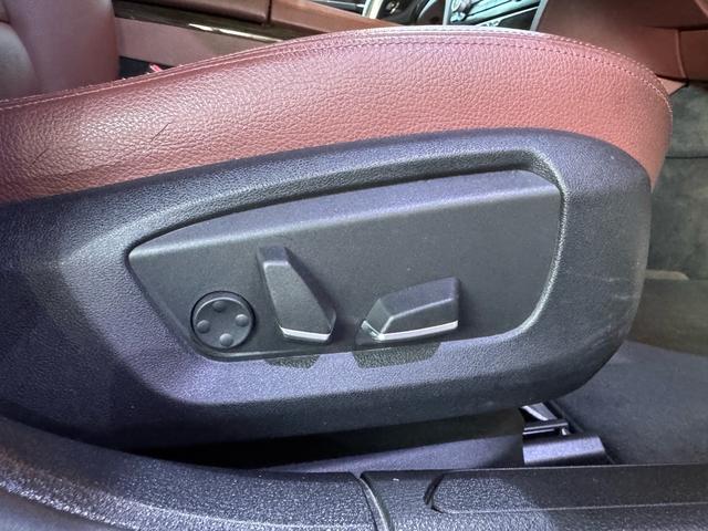 ７シリーズ ７４０ｉ　正規ディーラー車　右Ｈ　サンルーフ　茶革シート　メーカーナビ　フルセグＴＶ　ＥＴＣ　バックカメラ　パワートランク　社外２１インチホイール　ローダウン　社外リアスポイラー　オートクルーズ　ＬＥＤヘッド（37枚目）