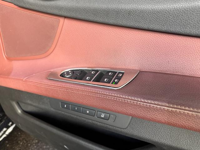 ７シリーズ ７４０ｉ　正規ディーラー車　右Ｈ　サンルーフ　茶革シート　メーカーナビ　フルセグＴＶ　ＥＴＣ　バックカメラ　パワートランク　社外２１インチホイール　ローダウン　社外リアスポイラー　オートクルーズ　ＬＥＤヘッド（39枚目）