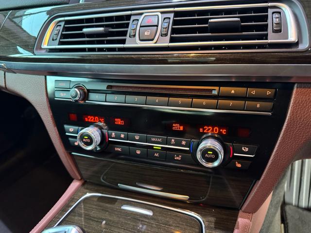 ７シリーズ ７４０ｉ　正規ディーラー車　右Ｈ　サンルーフ　茶革シート　メーカーナビ　フルセグＴＶ　ＥＴＣ　バックカメラ　パワートランク　社外２１インチホイール　ローダウン　社外リアスポイラー　オートクルーズ　ＬＥＤヘッド（43枚目）