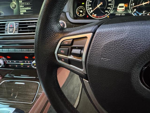 ７シリーズ ７４０ｉ　正規ディーラー車　右Ｈ　サンルーフ　茶革シート　メーカーナビ　フルセグＴＶ　ＥＴＣ　バックカメラ　パワートランク　社外２１インチホイール　ローダウン　社外リアスポイラー　オートクルーズ　ＬＥＤヘッド（46枚目）