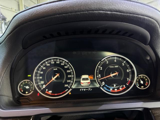 ７シリーズ ７４０ｉ　正規ディーラー車　右Ｈ　サンルーフ　茶革シート　メーカーナビ　フルセグＴＶ　ＥＴＣ　バックカメラ　パワートランク　社外２１インチホイール　ローダウン　社外リアスポイラー　オートクルーズ　ＬＥＤヘッド（48枚目）