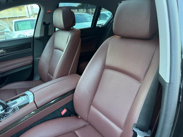 ７シリーズ ７４０ｉ　正規ディーラー車　右Ｈ　サンルーフ　茶革シート　メーカーナビ　フルセグＴＶ　ＥＴＣ　バックカメラ　パワートランク　社外２１インチホイール　ローダウン　社外リアスポイラー　オートクルーズ　ＬＥＤヘッド（66枚目）