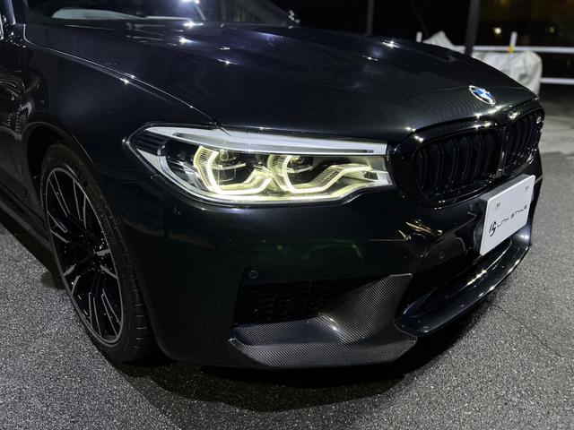 Ｍ５　正規ディーラー車　／　右Ｈ　／　コンフォートパッケージ　／　右ハンドル　／　カーボンルーフ　／　カーボンフロントエアロ　リアディフューザー　トランクスポイラー　／　黒革シート(33枚目)