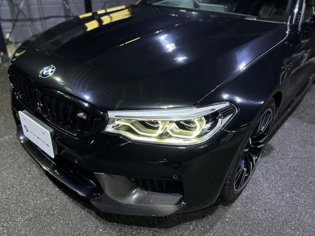 Ｍ５ Ｍ５　正規ディーラー車　／　右Ｈ　／　コンフォートパッケージ　／　右ハンドル　／　カーボンルーフ　／　カーボンフロントエアロ　リアディフューザー　トランクスポイラー　／　黒革シート（35枚目）