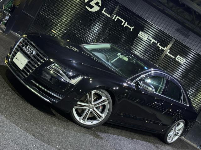 Ｓ８ ベースグレード　正規ディーラー車　右Ｈ　ＬＥＤヘッドライト　ＢＯＳＥサウンド　システム　ブラックレザーインテリア　純正ナビ　バックカメラ　シートヒーター　パワーバックドア　Ｂｌｕｅｔｏｏｔｈオーディオ　カーボンパネル（4枚目）
