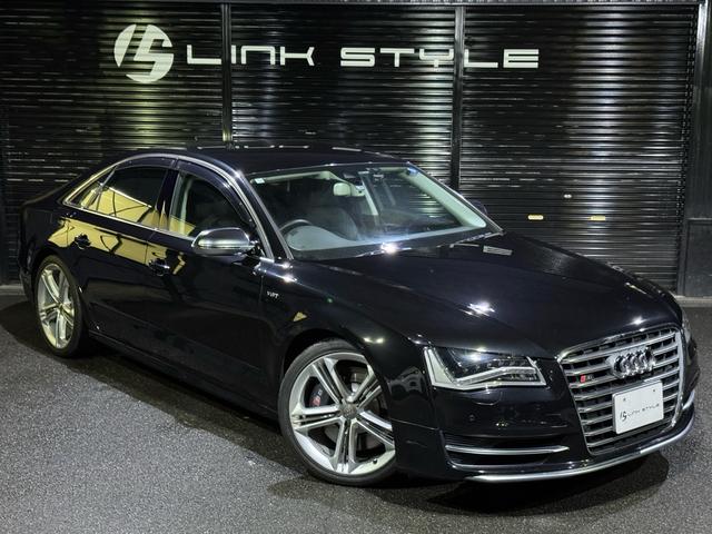 Ｓ８ ベースグレード　正規ディーラー車　右Ｈ　ＬＥＤヘッドライト　ＢＯＳＥサウンド　システム　ブラックレザーインテリア　純正ナビ　バックカメラ　シートヒーター　パワーバックドア　Ｂｌｕｅｔｏｏｔｈオーディオ　カーボンパネル（9枚目）
