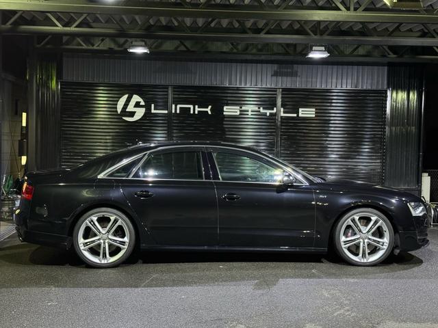 Ｓ８ ベースグレード　正規ディーラー車　右Ｈ　ＬＥＤヘッドライト　ＢＯＳＥサウンド　システム　ブラックレザーインテリア　純正ナビ　バックカメラ　シートヒーター　パワーバックドア　Ｂｌｕｅｔｏｏｔｈオーディオ　カーボンパネル（26枚目）