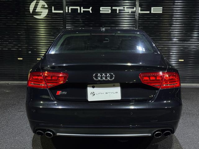 Ｓ８ ベースグレード　正規ディーラー車　右Ｈ　ＬＥＤヘッドライト　ＢＯＳＥサウンド　システム　ブラックレザーインテリア　純正ナビ　バックカメラ　シートヒーター　パワーバックドア　Ｂｌｕｅｔｏｏｔｈオーディオ　カーボンパネル（32枚目）