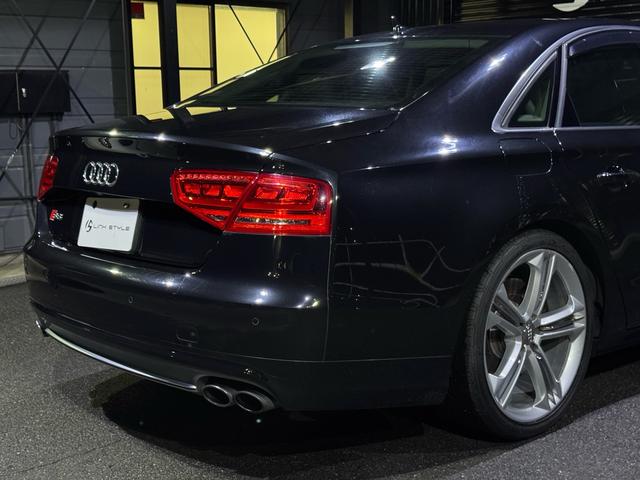 Ｓ８ ベースグレード　正規ディーラー車　右Ｈ　ＬＥＤヘッドライト　ＢＯＳＥサウンド　システム　ブラックレザーインテリア　純正ナビ　バックカメラ　シートヒーター　パワーバックドア　Ｂｌｕｅｔｏｏｔｈオーディオ　カーボンパネル（34枚目）