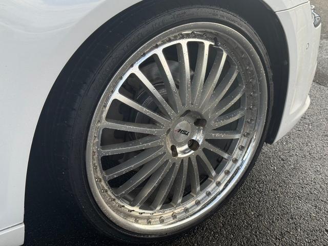 クライスラー・３００ ３００リミテッド＋　正規ディーラー車　右Ｈ　純正ナビゲーション　Ｂｌｕｅｔｏｏｔｈオーディオ　フルセグＴＶ　バックカメラ　ＨＩＤヘッドライト　シートカバー　クルーズコントロール　ＴＳＷ２２インチＡＷ　ローダウン　ＥＴＣ（29枚目）