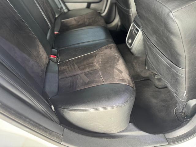クライスラー・３００ ３００リミテッド＋　正規ディーラー車　右Ｈ　純正ナビゲーション　Ｂｌｕｅｔｏｏｔｈオーディオ　フルセグＴＶ　バックカメラ　ＨＩＤヘッドライト　シートカバー　クルーズコントロール　ＴＳＷ２２インチＡＷ　ローダウン　ＥＴＣ（52枚目）