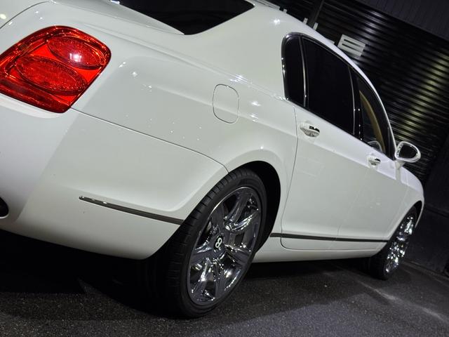 コンチネンタル フライングスパー　正規ディーラー車　左ハンドル　ベージュレザーインテリア　木目調パネル　サンルーフ　全席パワーシート　シートヒーター＆ベンチレーション　プッシュスタート　地デジ　ＥＴＣ　バックカメラ（18枚目）