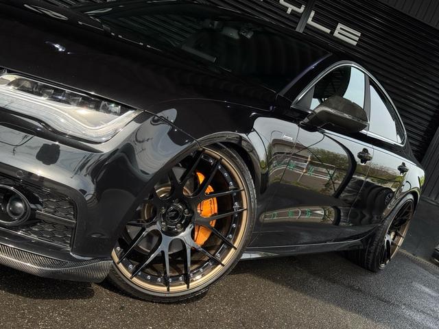 Ａ７スポーツバック ３．０ＴＦＳＩクワトロ　正規ディーラー車　右Ｈ　カーボンフロントスポイラー　ＢＣフォージド２１インチホイール　ダウンサスペンション　オレンジゴールドブレーキキャリパー　社外４本出しマフラー　カーボンリアスポイラー（7枚目）
