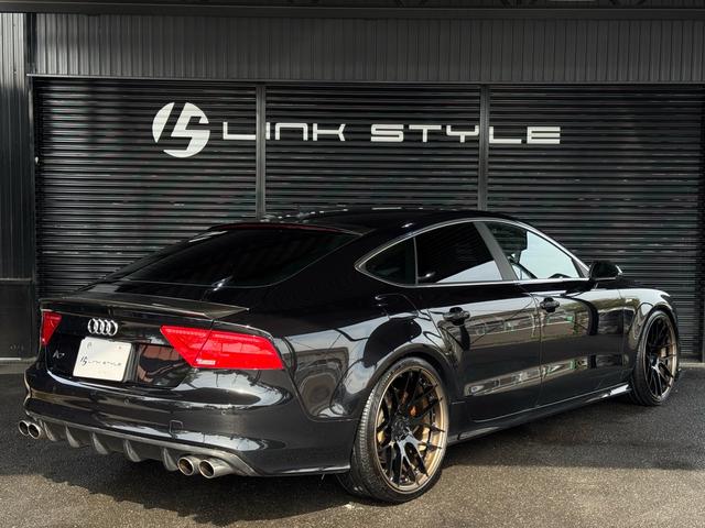 Ａ７スポーツバック ３．０ＴＦＳＩクワトロ　正規ディーラー車　右Ｈ　カーボンフロントスポイラー　ＢＣフォージド２１インチホイール　ダウンサスペンション　オレンジゴールドブレーキキャリパー　社外４本出しマフラー　カーボンリアスポイラー（14枚目）