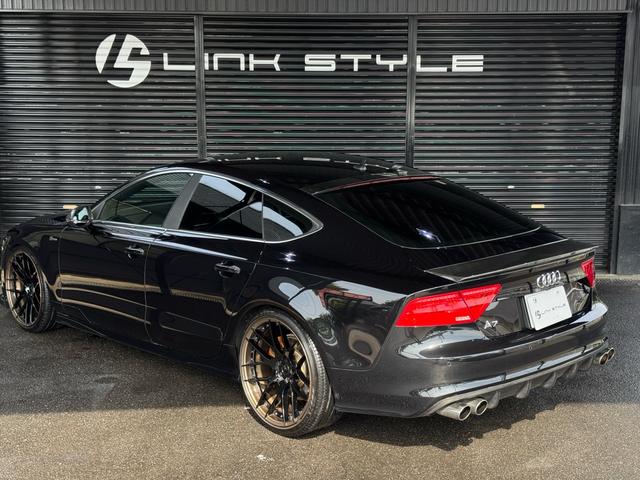 Ａ７スポーツバック ３．０ＴＦＳＩクワトロ　正規ディーラー車　右Ｈ　カーボンフロントスポイラー　ＢＣフォージド２１インチホイール　ダウンサスペンション　オレンジゴールドブレーキキャリパー　社外４本出しマフラー　カーボンリアスポイラー（21枚目）
