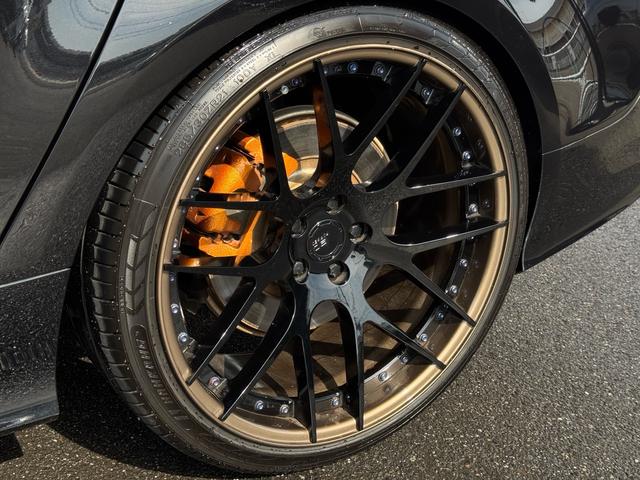 Ａ７スポーツバック ３．０ＴＦＳＩクワトロ　正規ディーラー車　右Ｈ　カーボンフロントスポイラー　ＢＣフォージド２１インチホイール　ダウンサスペンション　オレンジゴールドブレーキキャリパー　社外４本出しマフラー　カーボンリアスポイラー（27枚目）