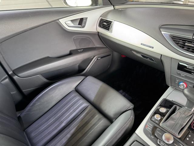 Ａ７スポーツバック ３．０ＴＦＳＩクワトロ　正規ディーラー車　右Ｈ　カーボンフロントスポイラー　ＢＣフォージド２１インチホイール　ダウンサスペンション　オレンジゴールドブレーキキャリパー　社外４本出しマフラー　カーボンリアスポイラー（52枚目）