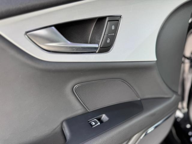 Ａ７スポーツバック ３．０ＴＦＳＩクワトロ　正規ディーラー車　右Ｈ　カーボンフロントスポイラー　ＢＣフォージド２１インチホイール　ダウンサスペンション　オレンジゴールドブレーキキャリパー　社外４本出しマフラー　カーボンリアスポイラー（77枚目）