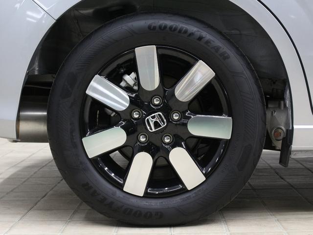 フリード エアーＥＸ　弊社試乗車　８インチナビ　フルセグ　Ｂｌｕｅｔｏｏｔｈ　リアカメラ　両側パワースライドドア　ステアリングリモコン　クルーズコントロール　オートエアコン　リアクーラー　シートヒーター　１５インチアルミ（13枚目）