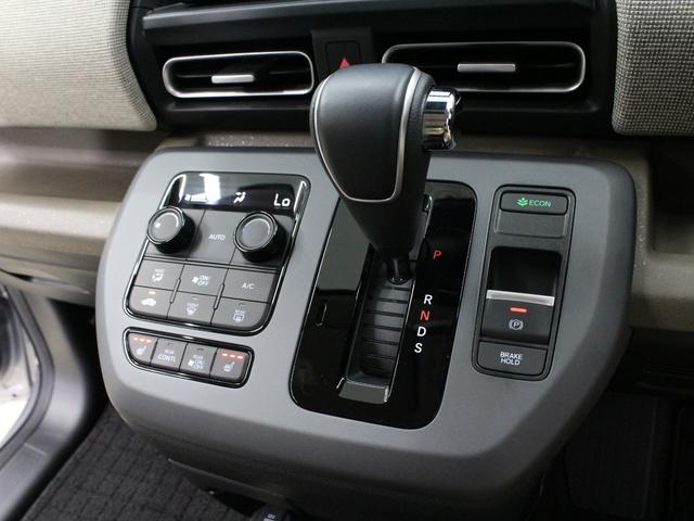 フリード エアーＥＸ　弊社試乗車　８インチナビ　フルセグ　Ｂｌｕｅｔｏｏｔｈ　リアカメラ　両側パワースライドドア　ステアリングリモコン　クルーズコントロール　オートエアコン　リアクーラー　シートヒーター　１５インチアルミ（43枚目）