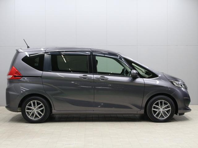 フリード Ｇ・ホンダセンシング　ワンオーナー　禁煙車　ＬＥＤライト　メモリーナビ　フルセグ　ＣＤ　ＤＶＤ　Ｂｌｕｅｔｏｏｔｈ　リアカメラ　ＥＴＣ　ドラレコ　両側パワースライドドア　オートライト　社外１５インチアルミ　スマートキー（10枚目）